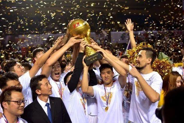0-7两连败狂丢12球！中国足球小将惨遭碾压，前国脚摇头董路无奈
